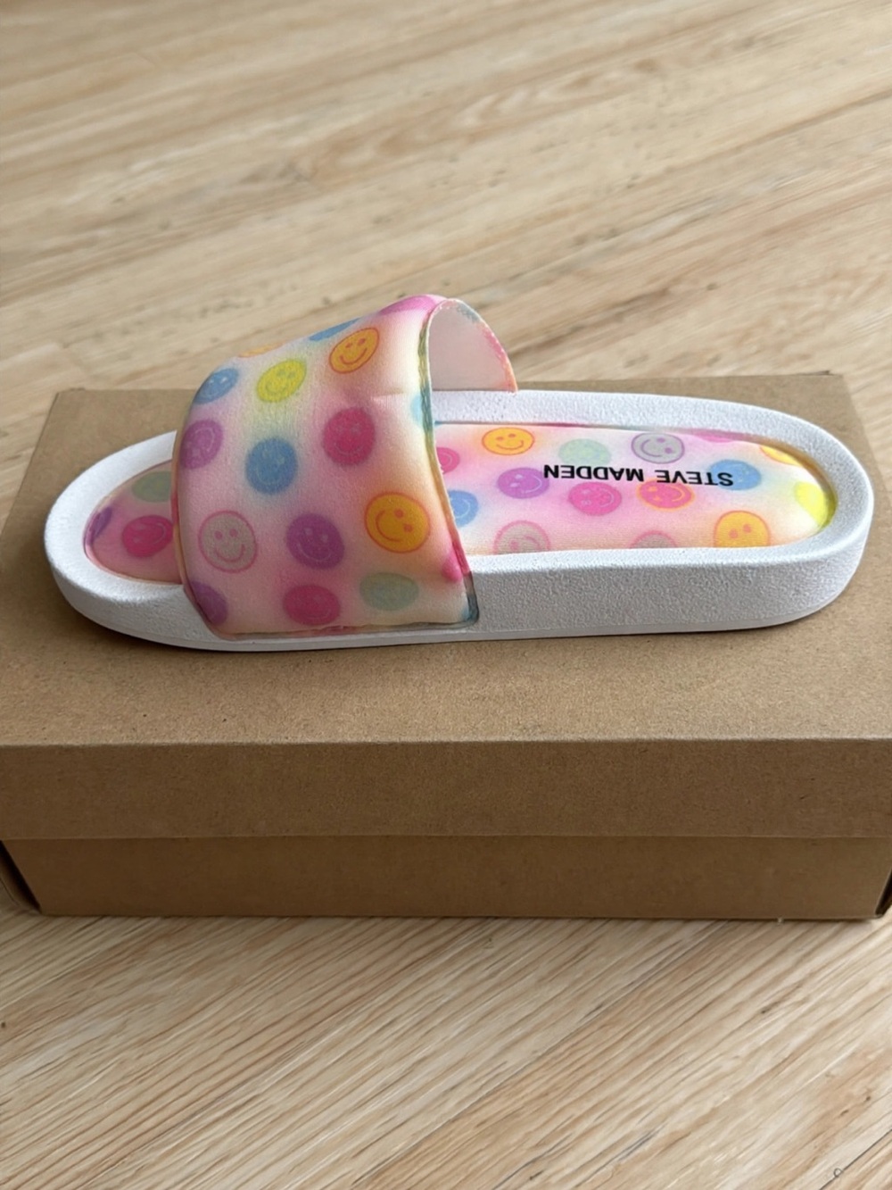 Steve Madden Kids Smiley Slides size 3